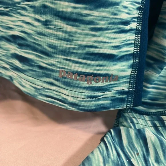 Patagonia All Weather Zip Neck Long Sleeve Shirt in Water Print Size Large - Picture 3 of 12